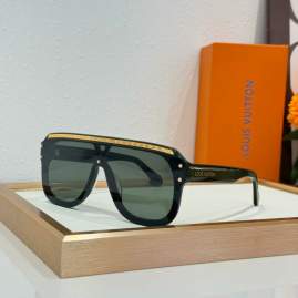 Picture of Louis Vuitton Sunglasses _SKUfw76250355fw